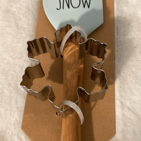 Rae Dunn Let it Snow Spatula and Cookie Cutter - Picture 3 of 6